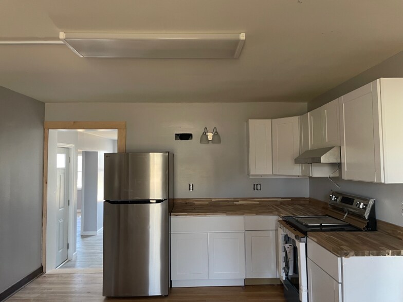 Building Photo - 2407-2407 Sycamore St