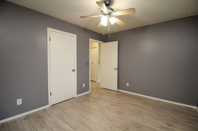 Building Photo - 224 NE 127th Ave