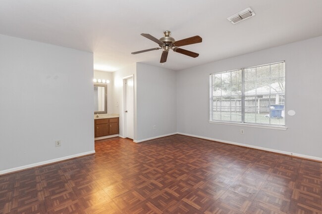 Building Photo - 5111 Crystal Bay Dr