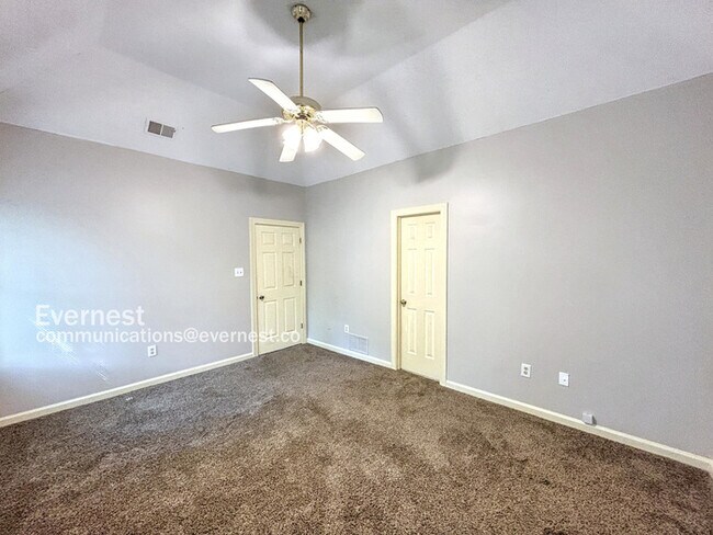 Building Photo - 692 Walnut Valley Ln