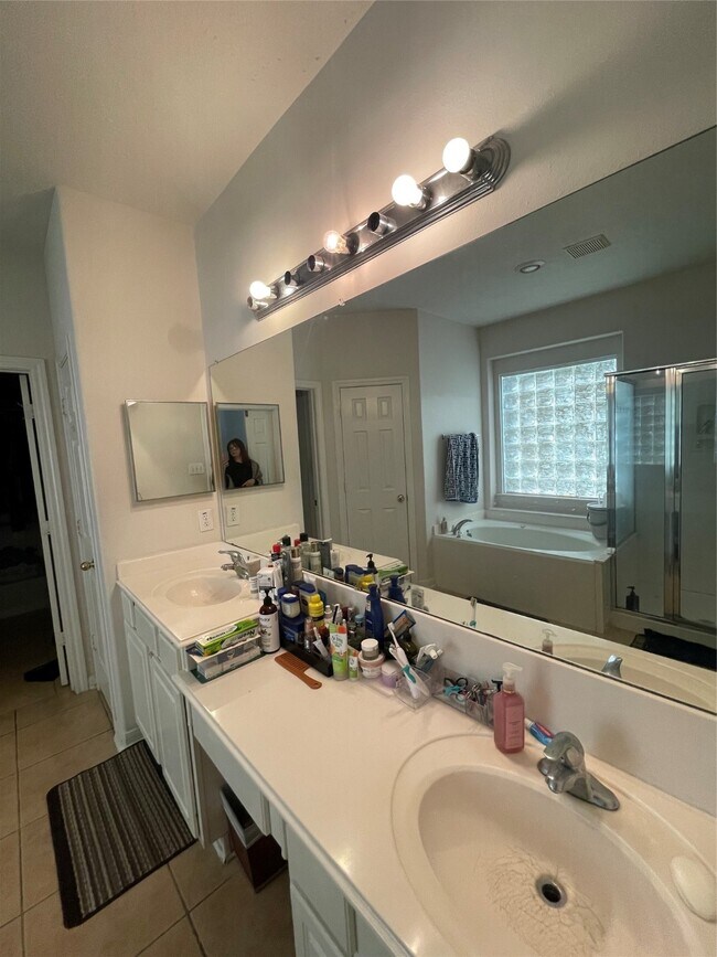 Building Photo - 26864 Calgary Pointe Dr