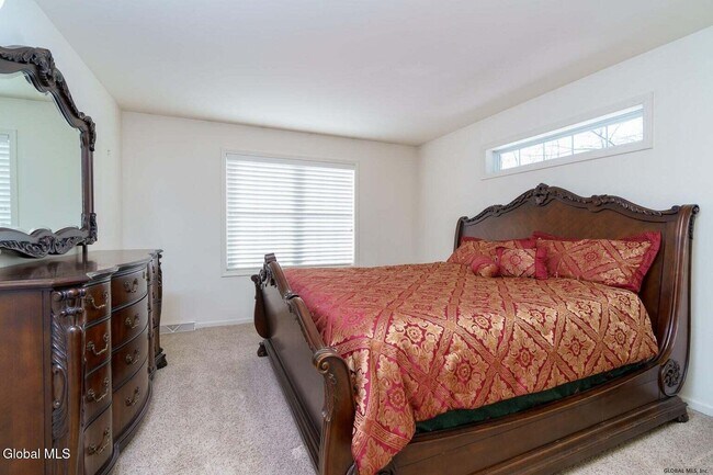 Building Photo - 7 Clearwater Ct