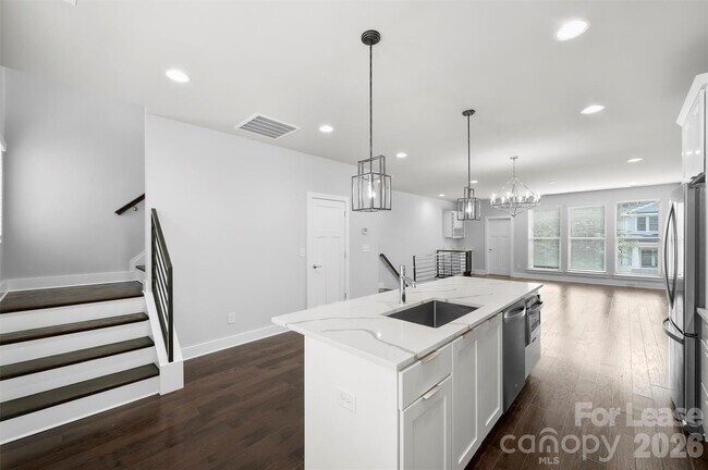 Building Photo - 1555 Duckworth Ave