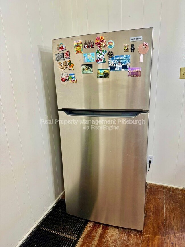 Building Photo - 2218 Sarah St