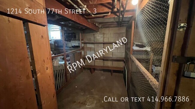 Building Photo - 1214 S 77th St