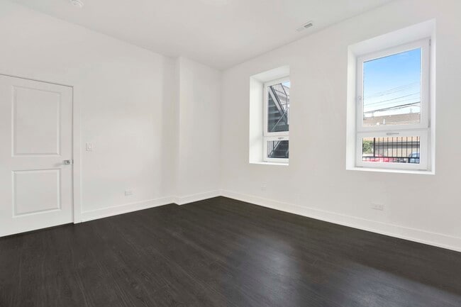 Building Photo - 1814 S Throop St