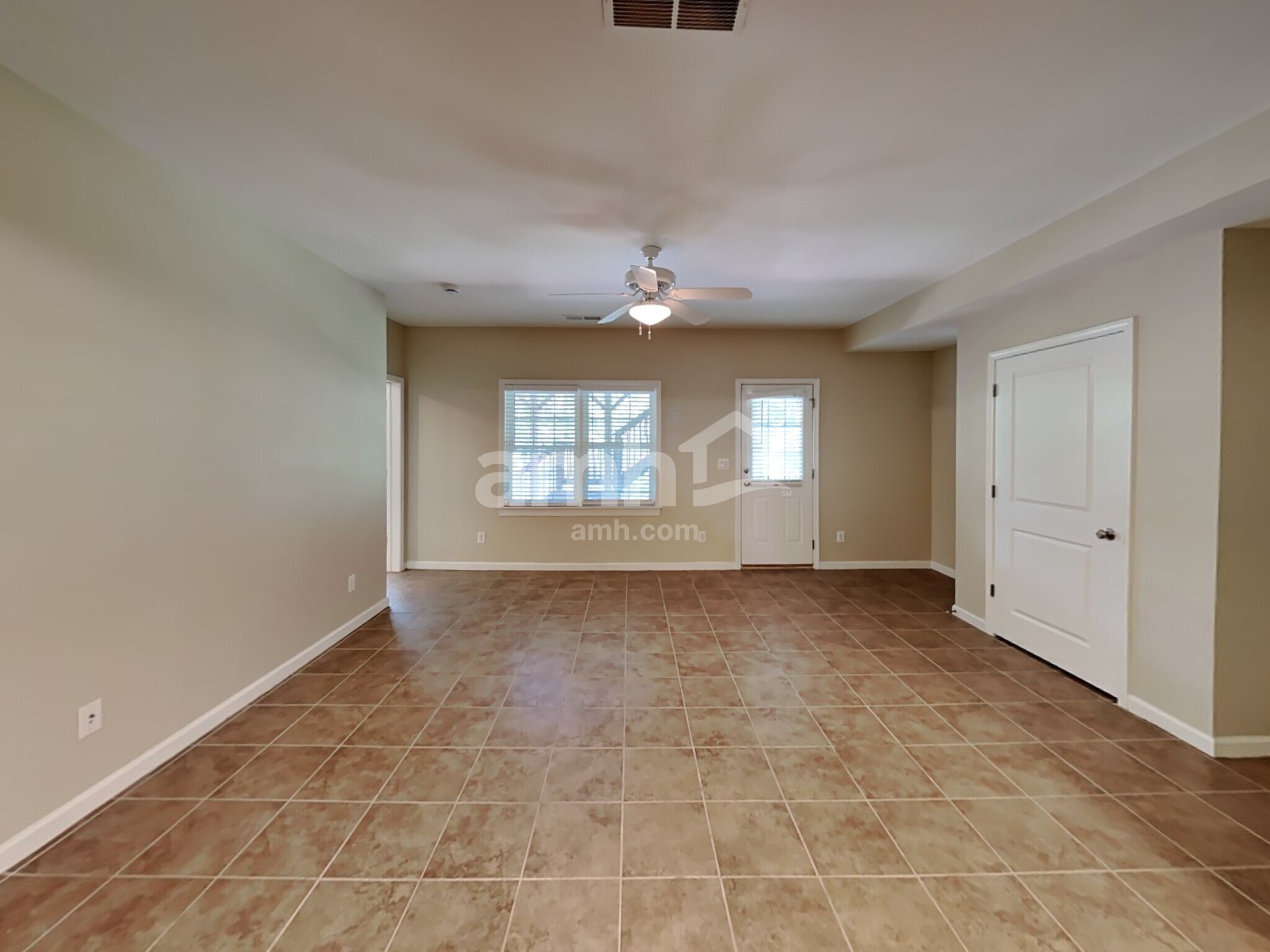 Building Photo - 302 Green St