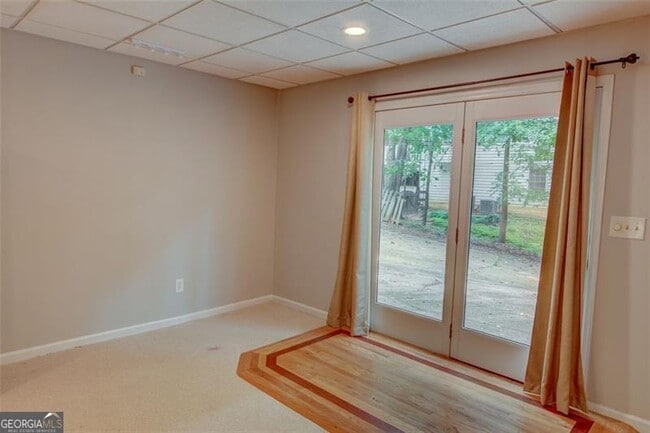 Building Photo - 639 Lakeshore Dr NW