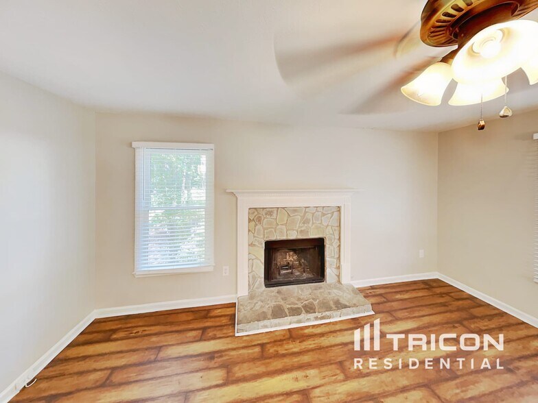 Building Photo - 1753 Independence Dr