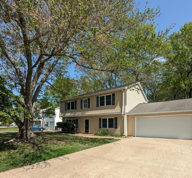Building Photo - 12 Admiral Ct
