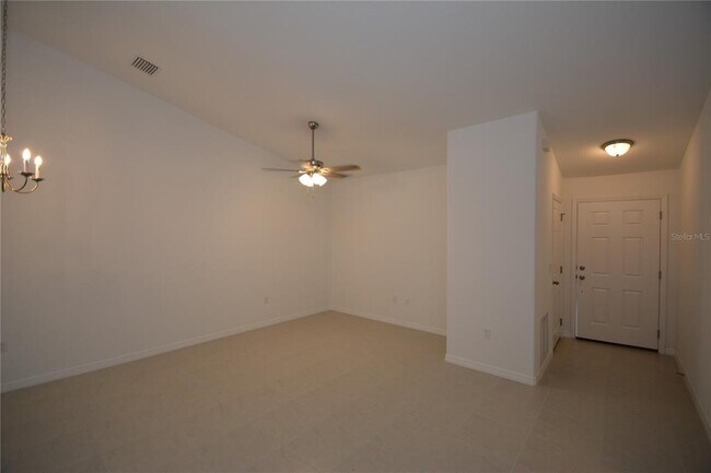 Building Photo - 14 Unimay Ct