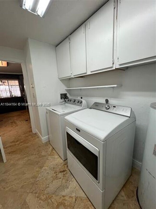 Building Photo - 10511 SW 145th Ct