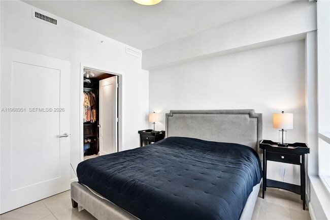 Building Photo - 601 NE 27th St