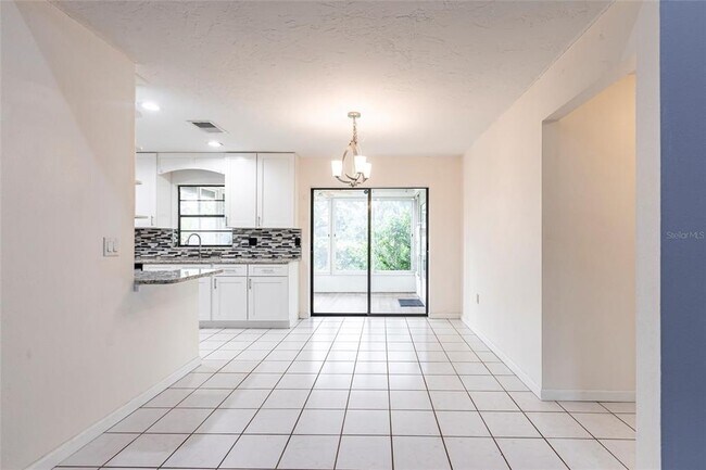 Building Photo - 5846 Deer Hollow Ln E