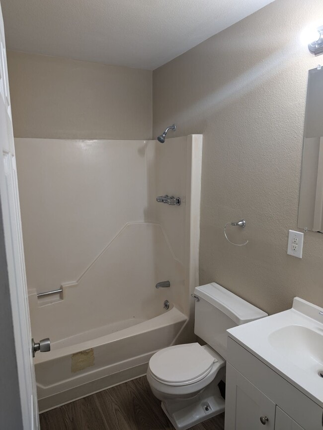 Building Photo - 140 Main Ave