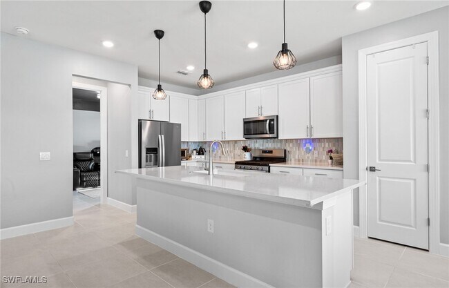 Building Photo - 20250 Napa Loop