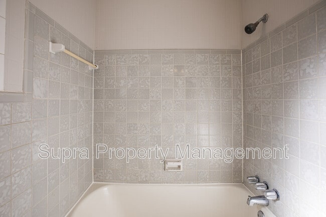 Building Photo - 1059 Glynlea Rd