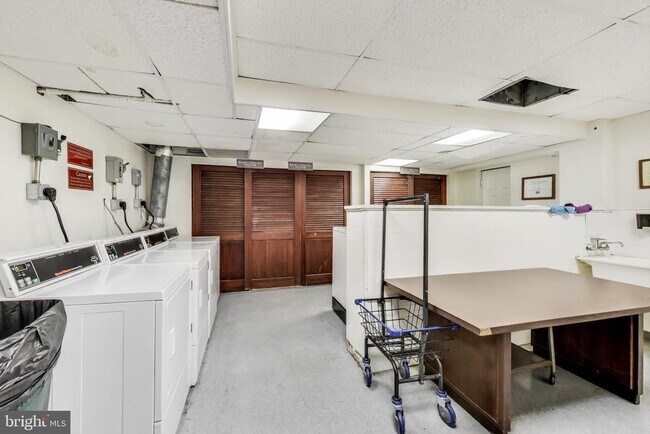 Building Photo - 1365 Kennedy St NW