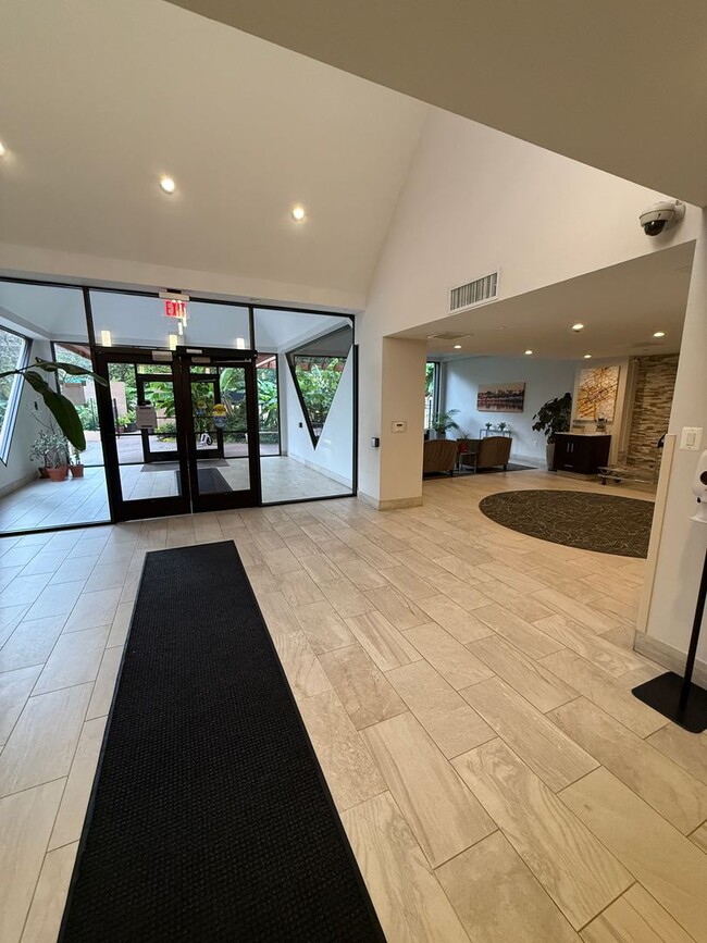 Building Photo - 2 Bedroom 2 Bathroom Condo Available for Rent