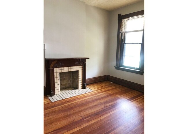 Building Photo - 3255 Bishop St