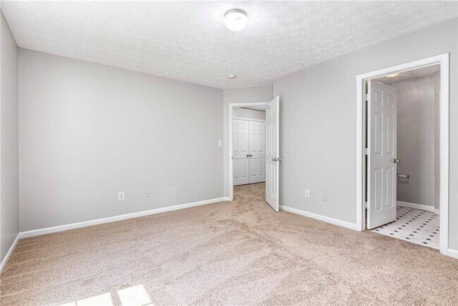 Building Photo - 588 Elle's Wy