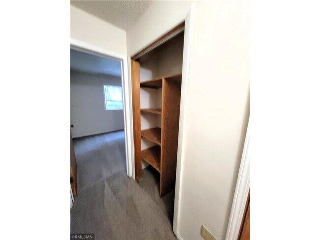 Building Photo - 545 Birchcrest Dr