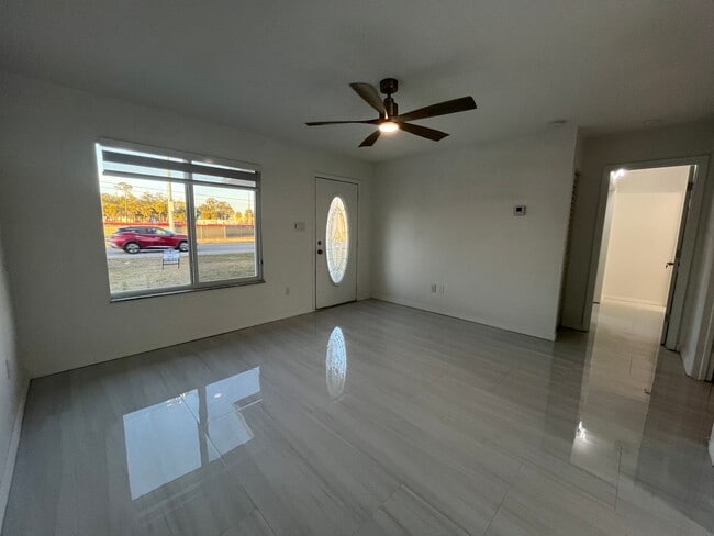 Building Photo - 18113 Cochran Blvd