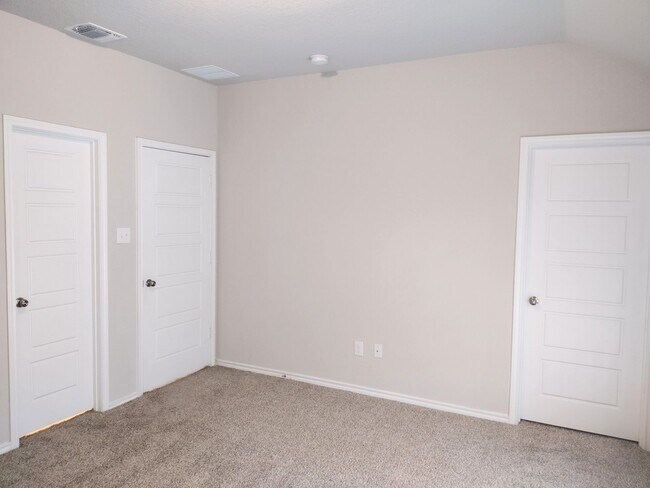 Building Photo - Fresh and Clean!!!