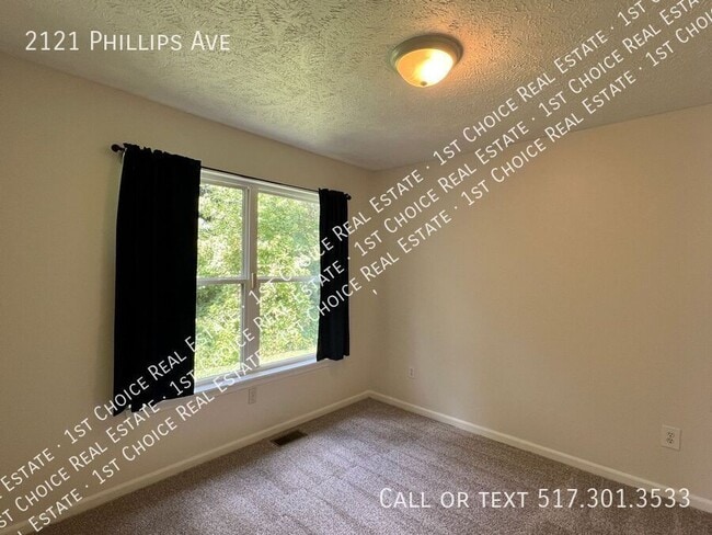 Building Photo - 2121 Phillips Ave