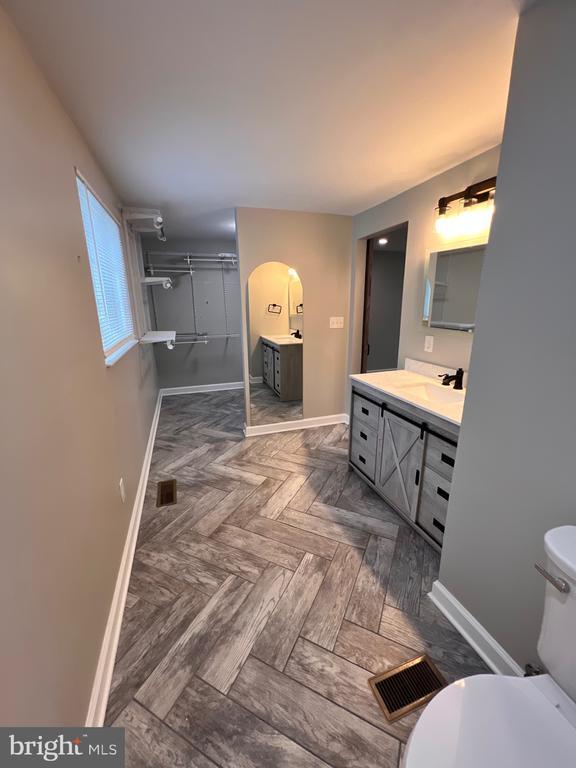 Building Photo - 5925 Vernons Oak Ct