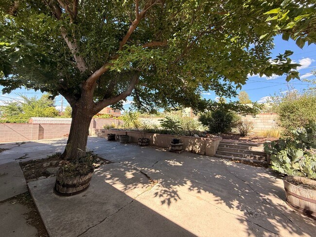 Building Photo - Garden home in Sandia Ridge
