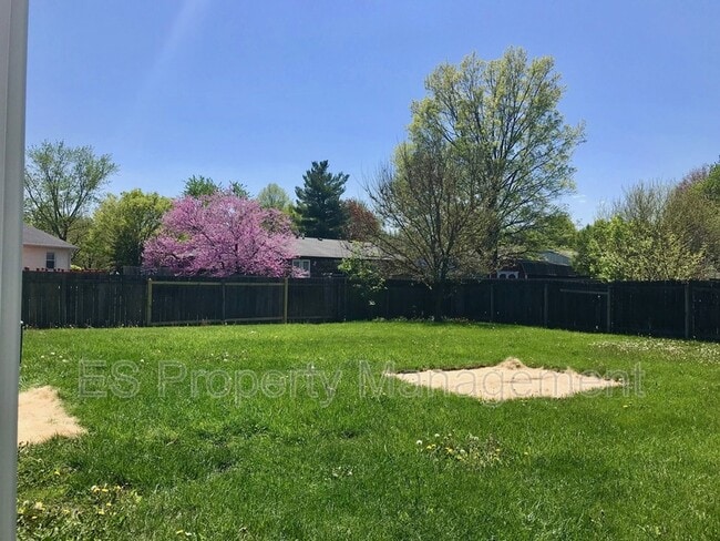 Building Photo - 6516 Zionsville Rd
