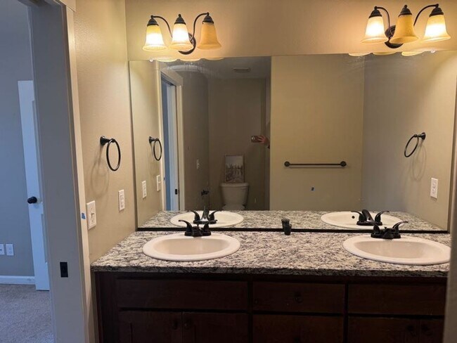 Building Photo - Spacious 3 Bedroom, 2.5 Bathroom Home in Prime Location