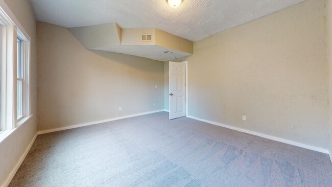 Building Photo - Clark / Fulton Area - 4 Bedrooms - Single ...