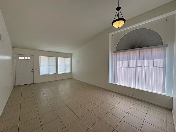 Building Photo - 4 BED/3BATH House in New Adelanto for Rent