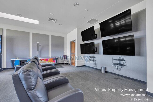 Building Photo - 700 Lincolnshire Cir