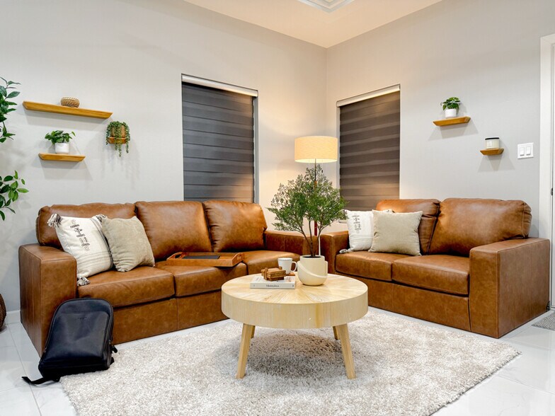 Primary Photo - 1118 Country Club Dr