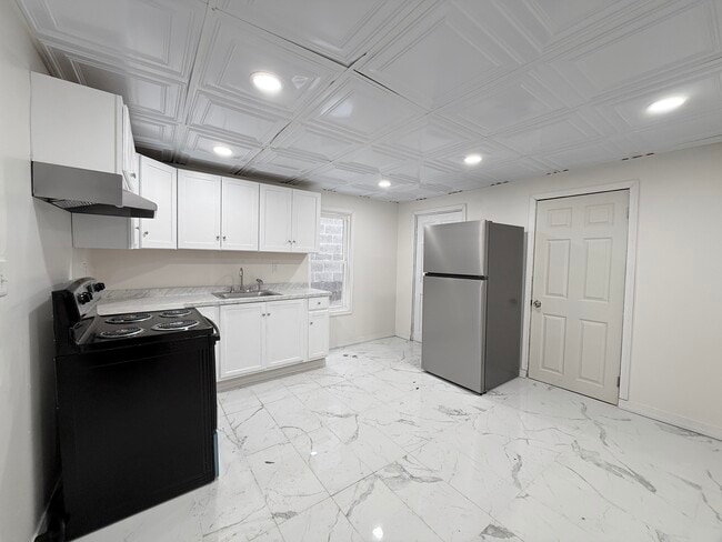 Building Photo - 210-212 Center Ave