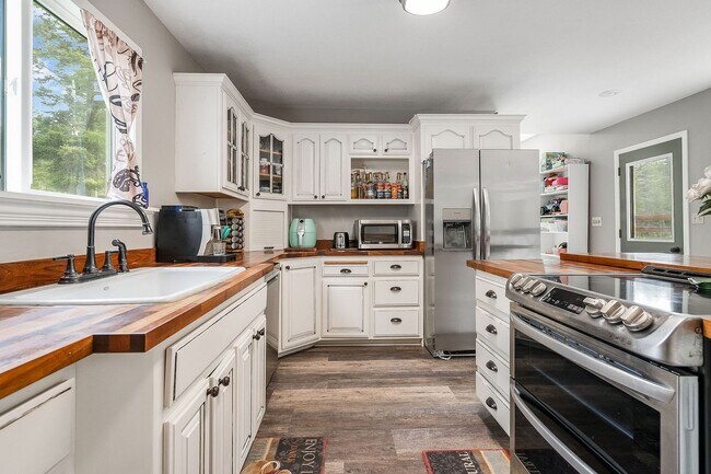 Building Photo - Private Country Living on 20 Acres in Somers