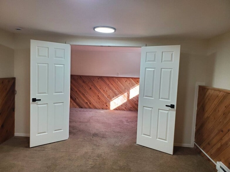 Building Photo - 2216 S Eagle Ct