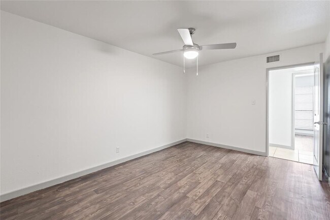 Building Photo - 1301 W Ben White Blvd