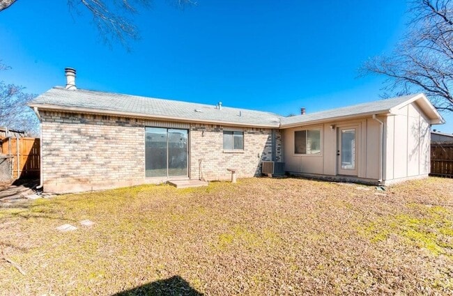 Building Photo - Location location