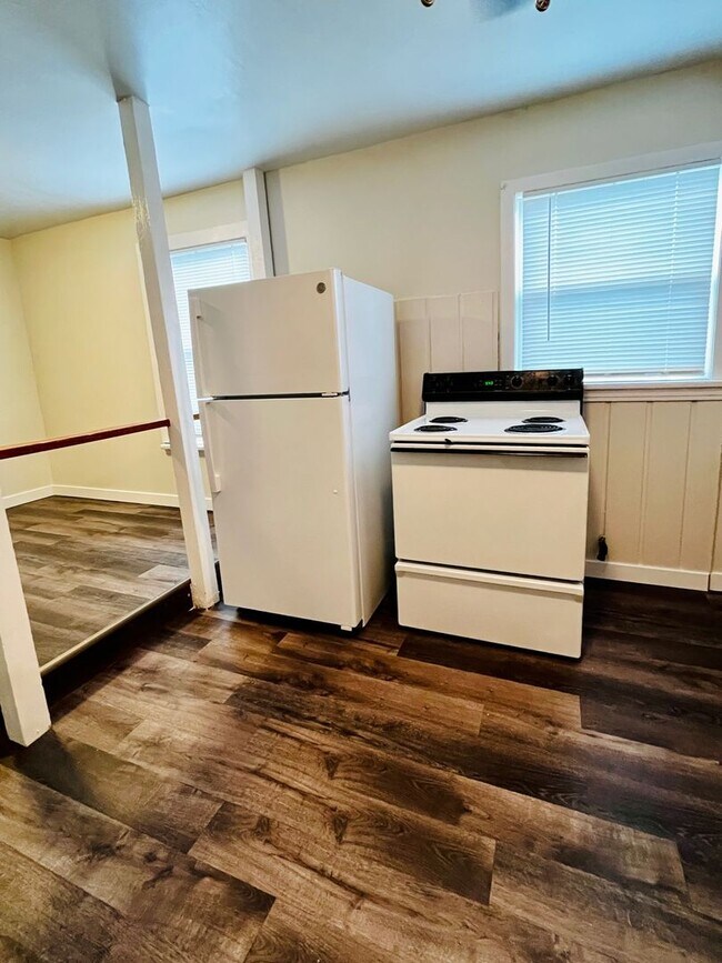 Building Photo - 2 Bedroom Single Family