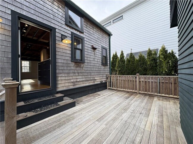 Building Photo - 24 Houston Ave