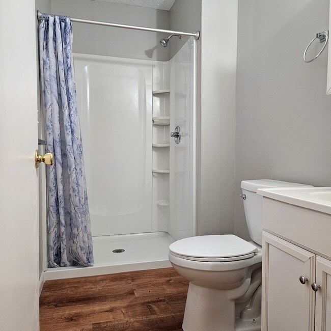 Building Photo - 1252 Colonial Dr