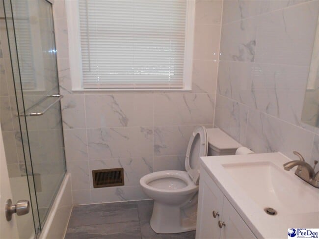 Building Photo - 1303 Virginia Acres