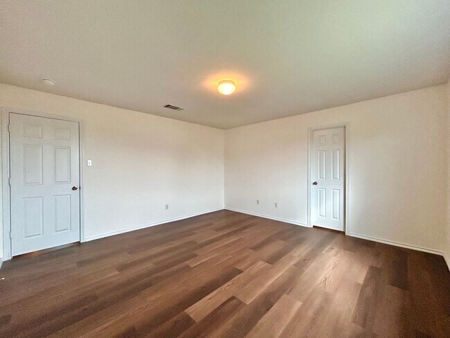 Building Photo - 102 Adamae Ln