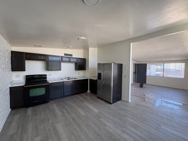 Building Photo - Cozy 3 bedroom 1 bathroom SFR
