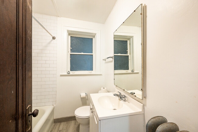 Building Photo - 4424 N Lavergne Ave