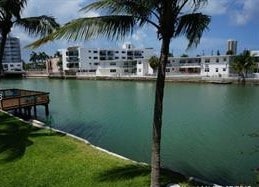 Building Photo - 6905 Bay Dr